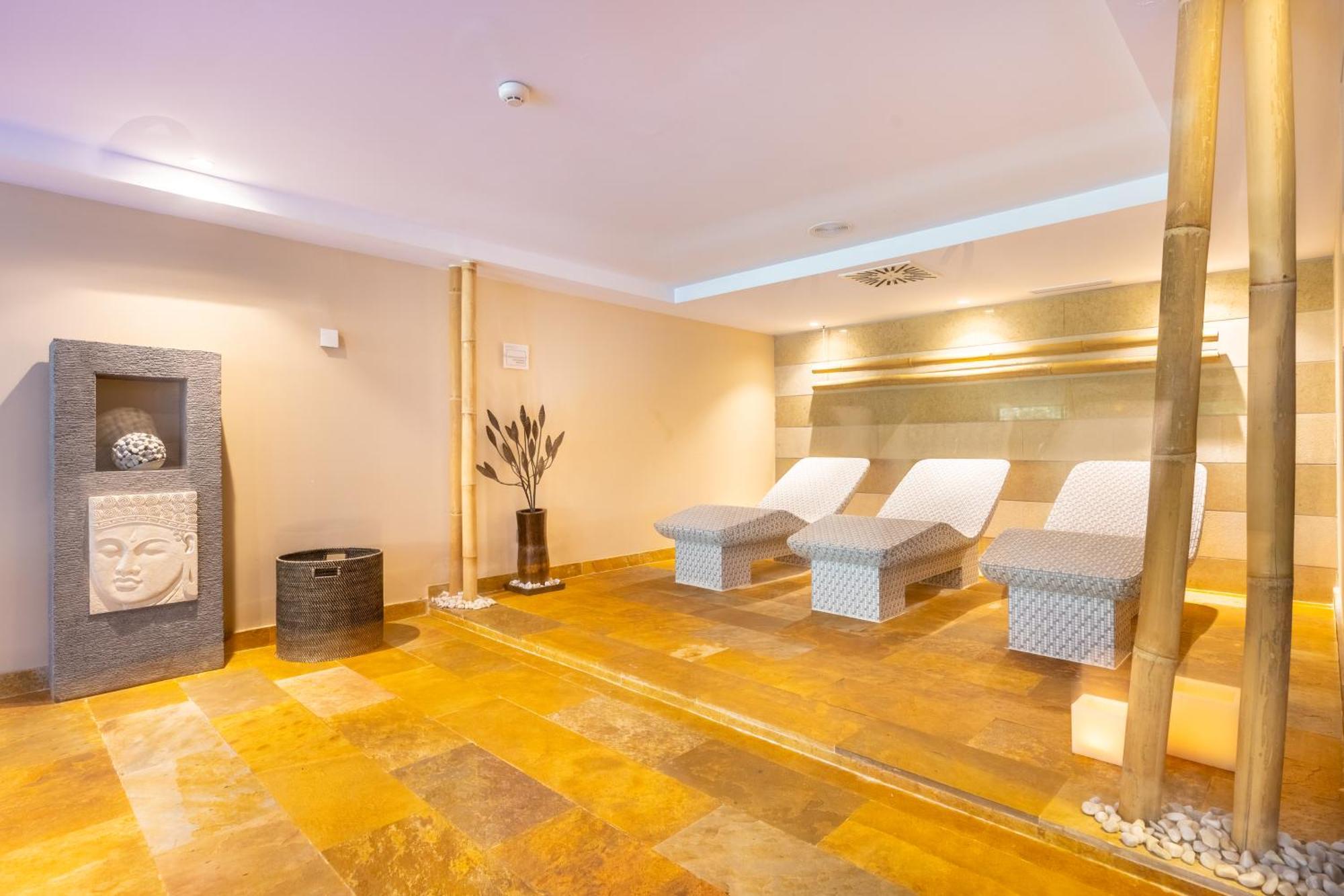 Grupotel Parc Natural & Spa Playa de Muro  Exteriér fotografie A relaxation room at a spa