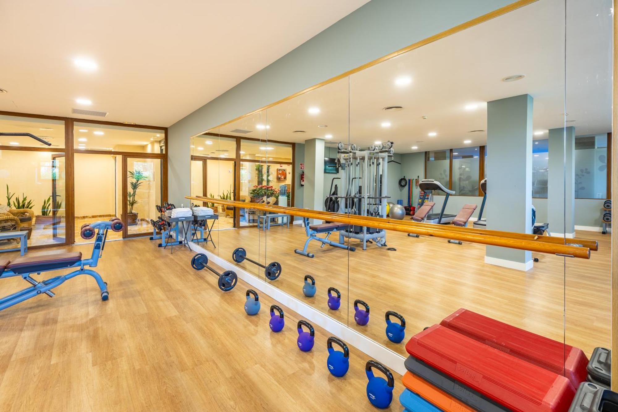 Grupotel Parc Natural & Spa Playa de Muro  Exteriér fotografie The gym at the hotel
